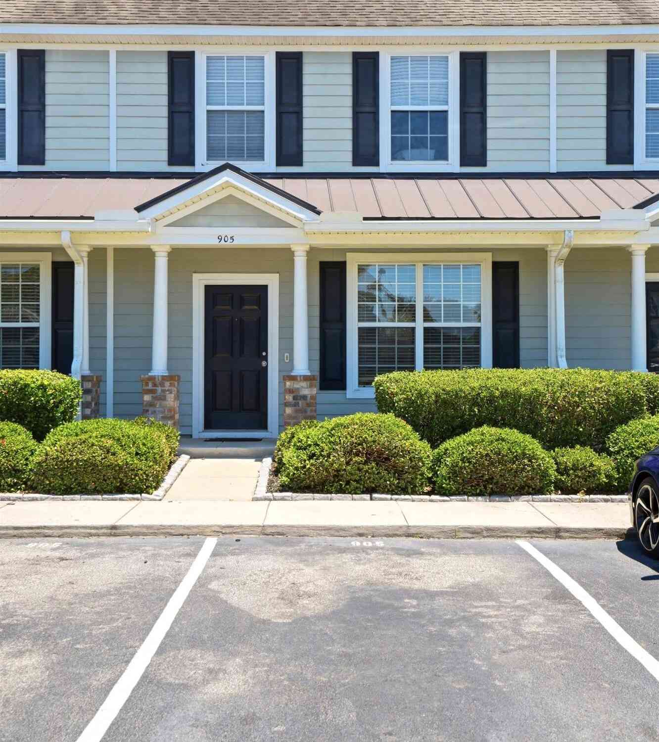 Townhouse For Sale - 905 Hemingway Circle<br/> Summerville, SC 29483