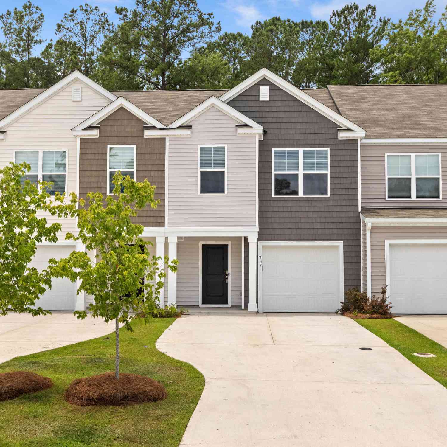 Townhouse For Sale - 207 Cozy Brook Court<br/> Summerville, SC 29486
