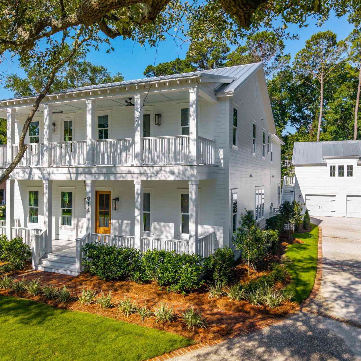 Homes For Sale - 914 Lakeview Drive<br/> Mount Pleasant, SC 29464