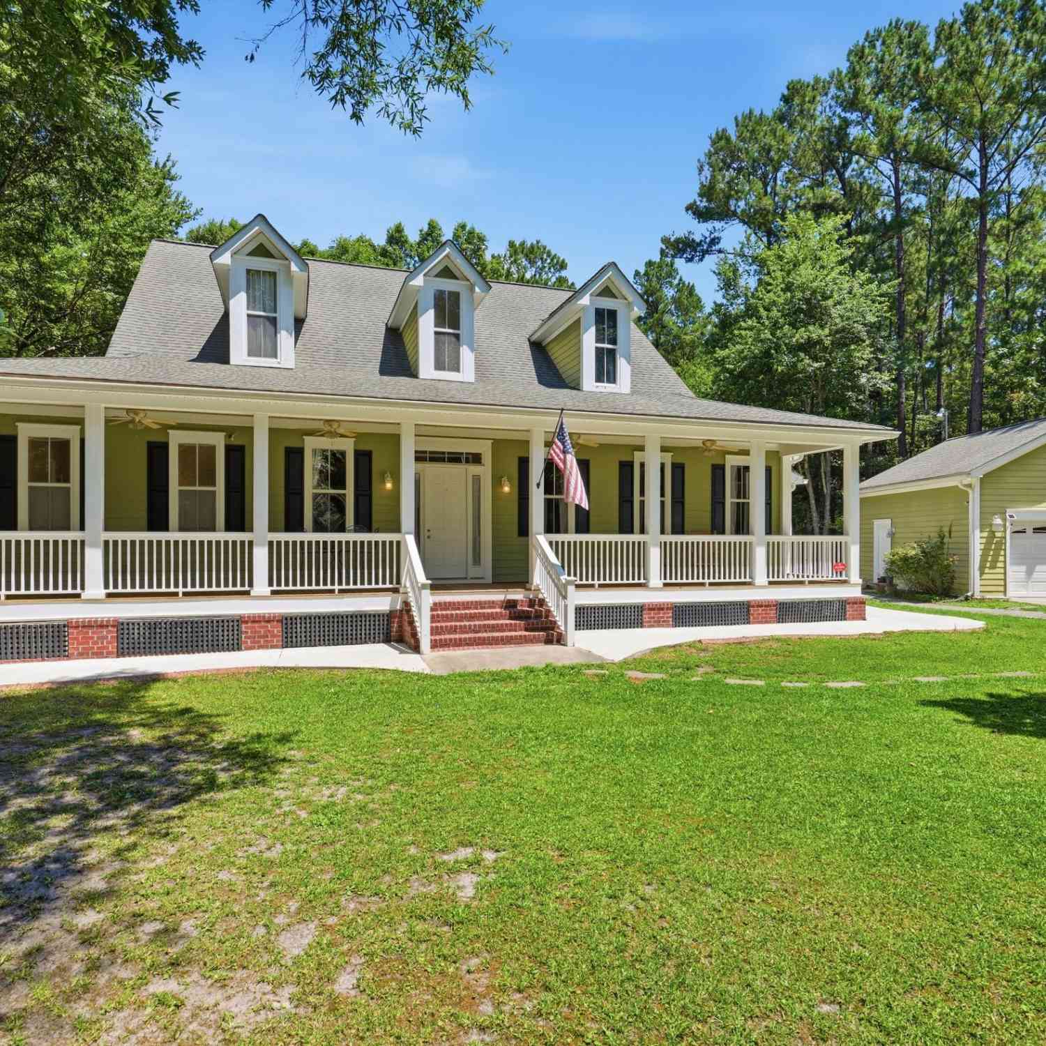 Homes For Sale - 1404 Leisure Drive<br/> Summerville, SC 29486