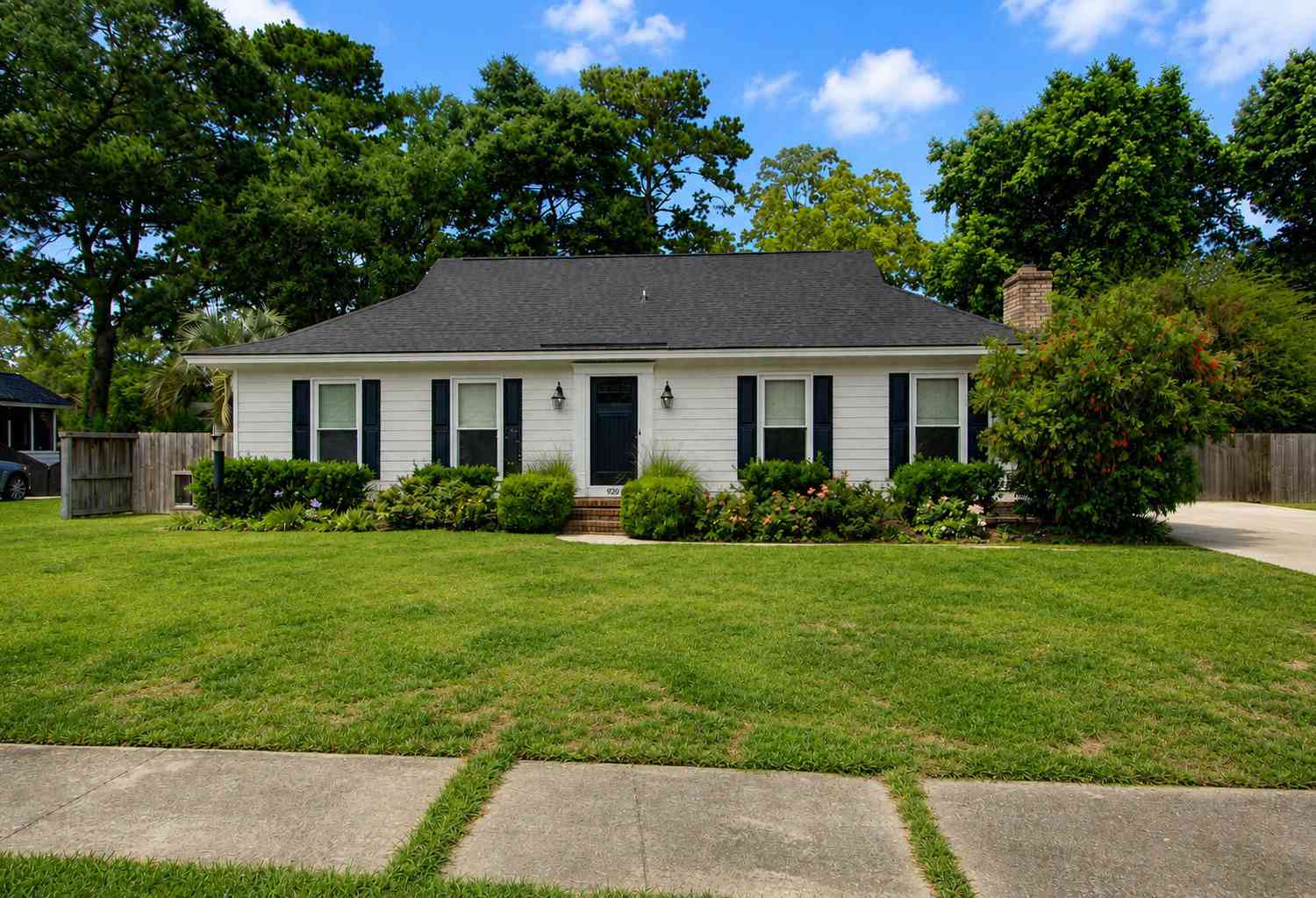 Homes For Sale - 920 Ravenswood Drive<br/> Charleston, SC 29412