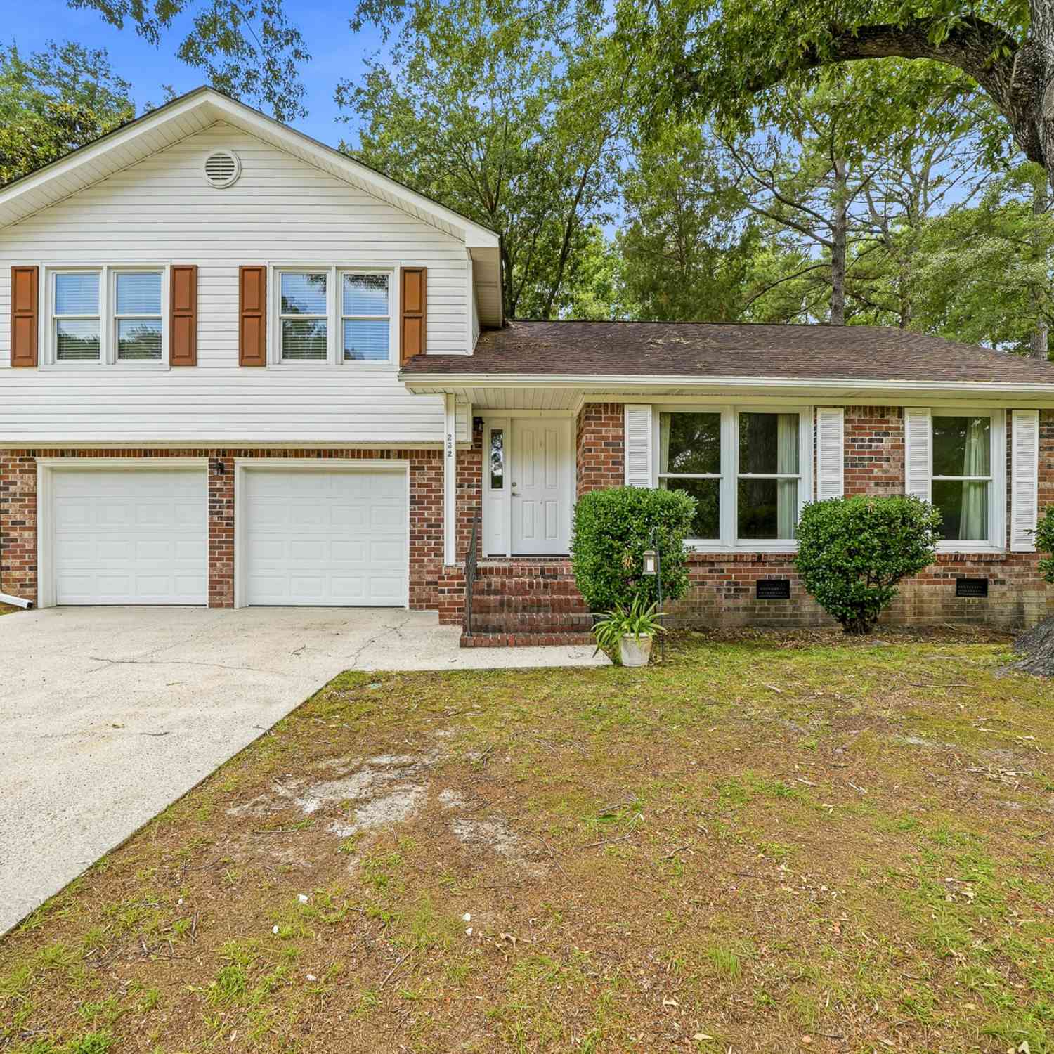 Homes For Sale - 232 Canaberry Circle<br/> Summerville, SC 29483