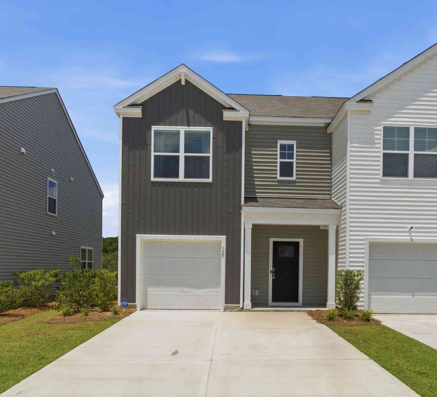 Townhouse For Sale - 125 Yarrow Way<br/> Berkeley County, Moncks Corner, SC 29461