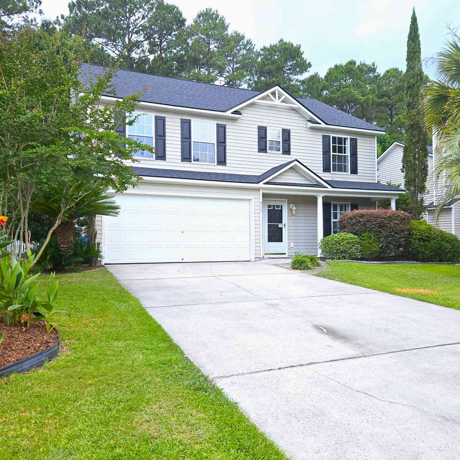 Homes For Sale - 411 Aberdeen Circle<br/> Summerville, SC 29483