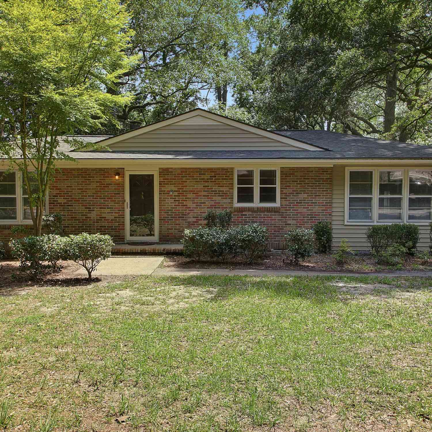 Homes For Sale - 114 Live Oak Road<br/> Summerville, SC 29485
