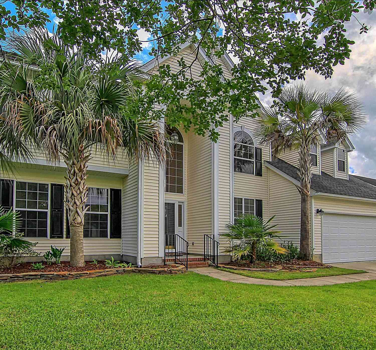 Homes For Sale - 4025 Laurelwood Drive<br/> Charleston, SC 29414