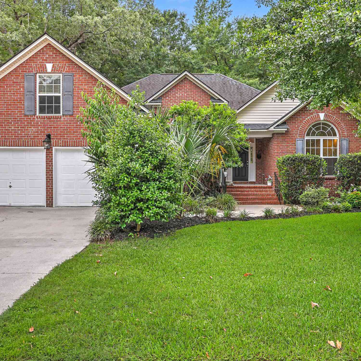 Homes For Sale - 8708 Alexandria Drive<br/> North Charleston, SC 29420