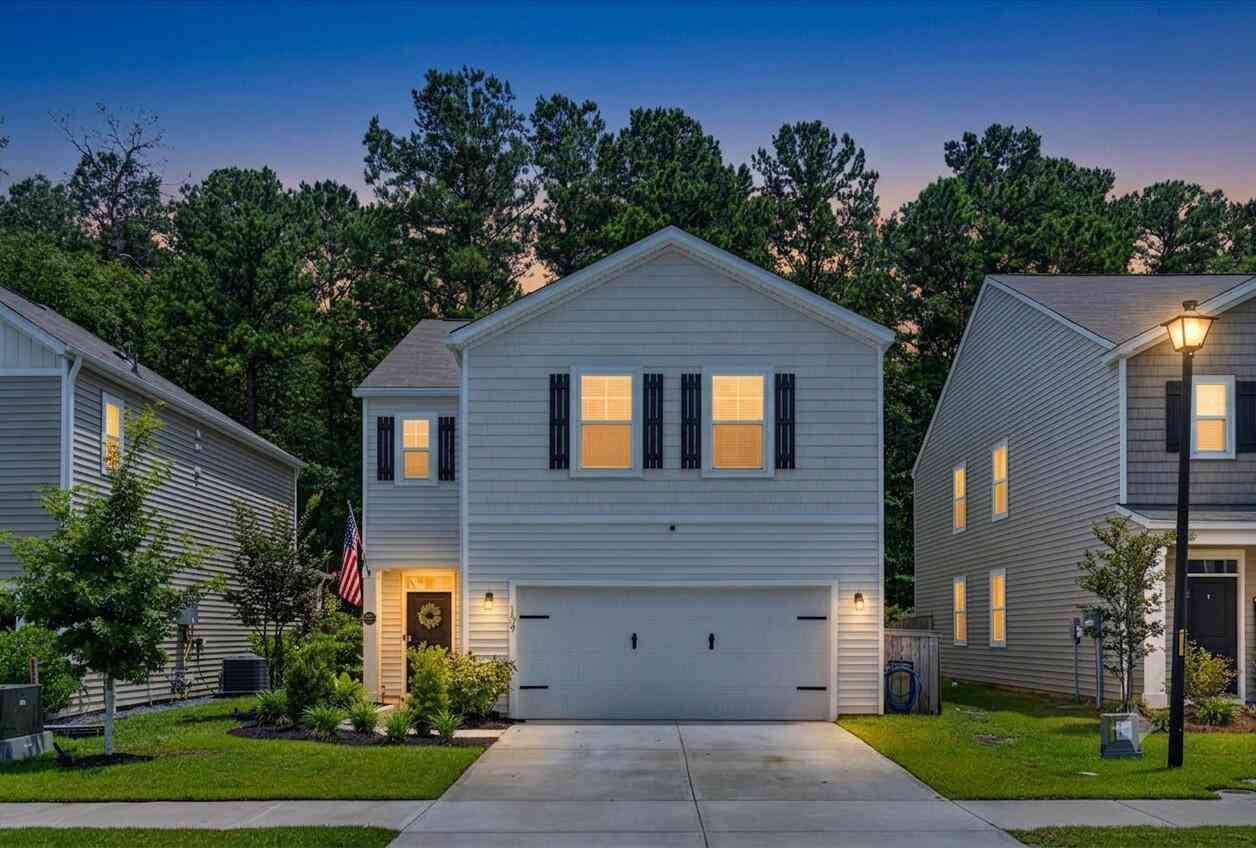 Homes For Sale - 109 Sunray Lane<br/> Summerville, SC 29486