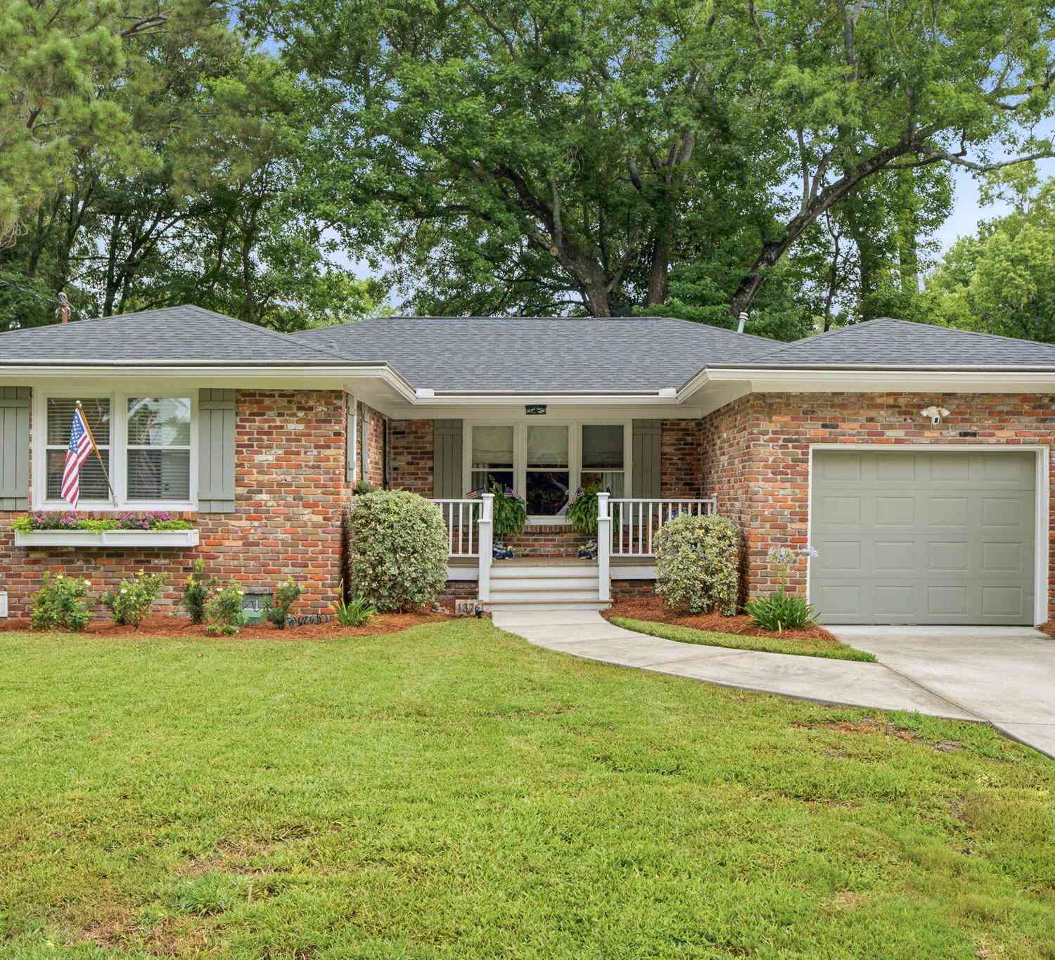 Homes For Sale - 1376 Fairfield Avenue<br/> Charleston, SC 29407