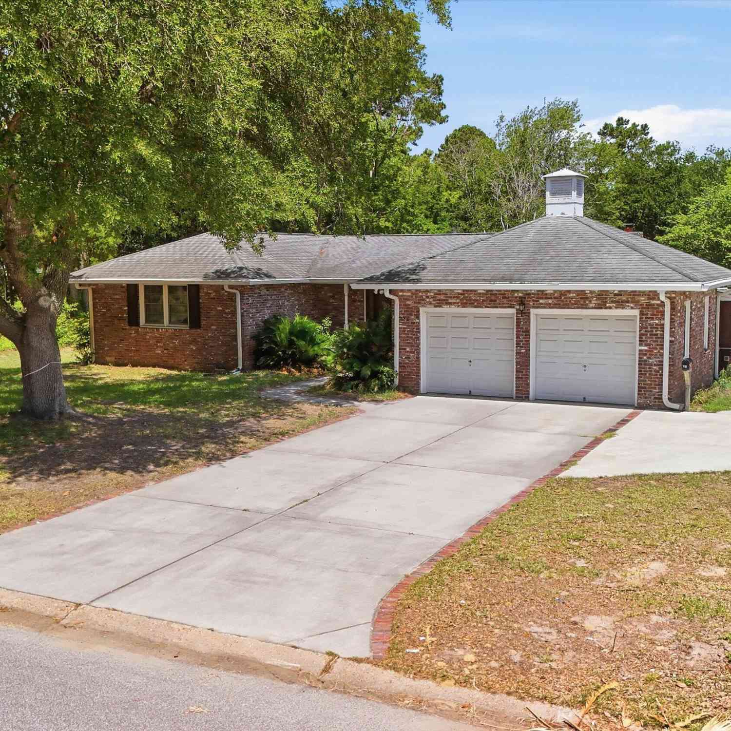 Homes For Sale - 686 Pelzer Drive<br/> Mount Pleasant, SC 29464
