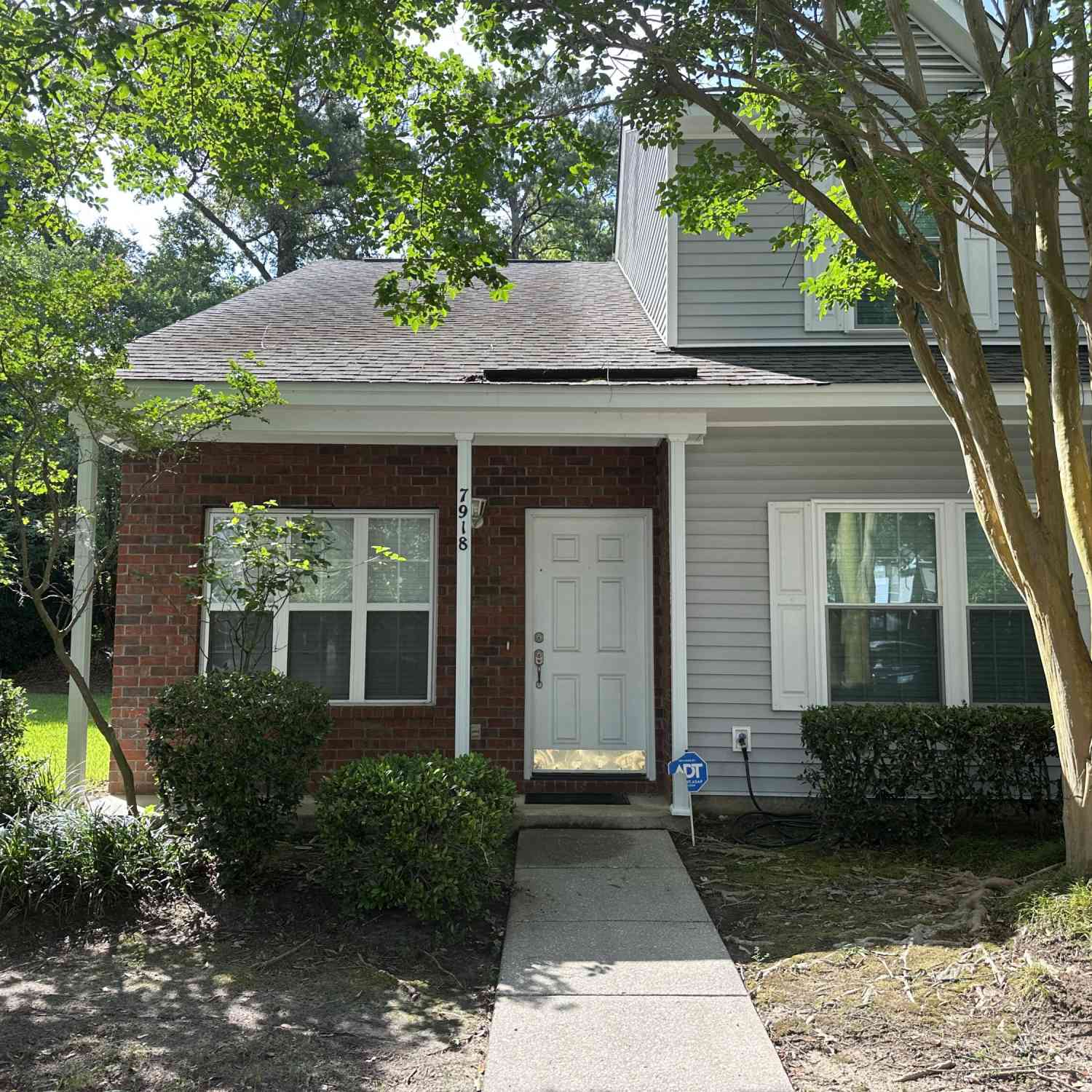 Townhouse For Sale - 7918 Shadow Oak Drive<br/> North Charleston, SC 29406