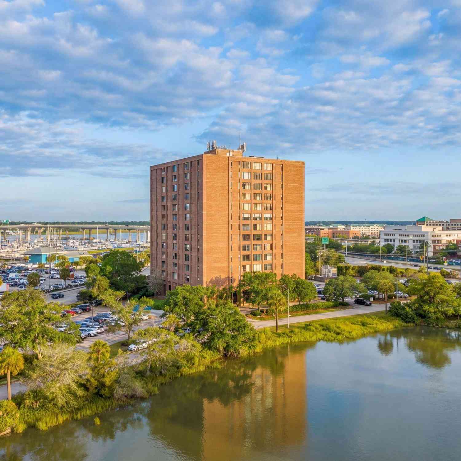 Condo For Sale - 14 Lockwood Drive #7ABG<br/> Charleston, SC 29401