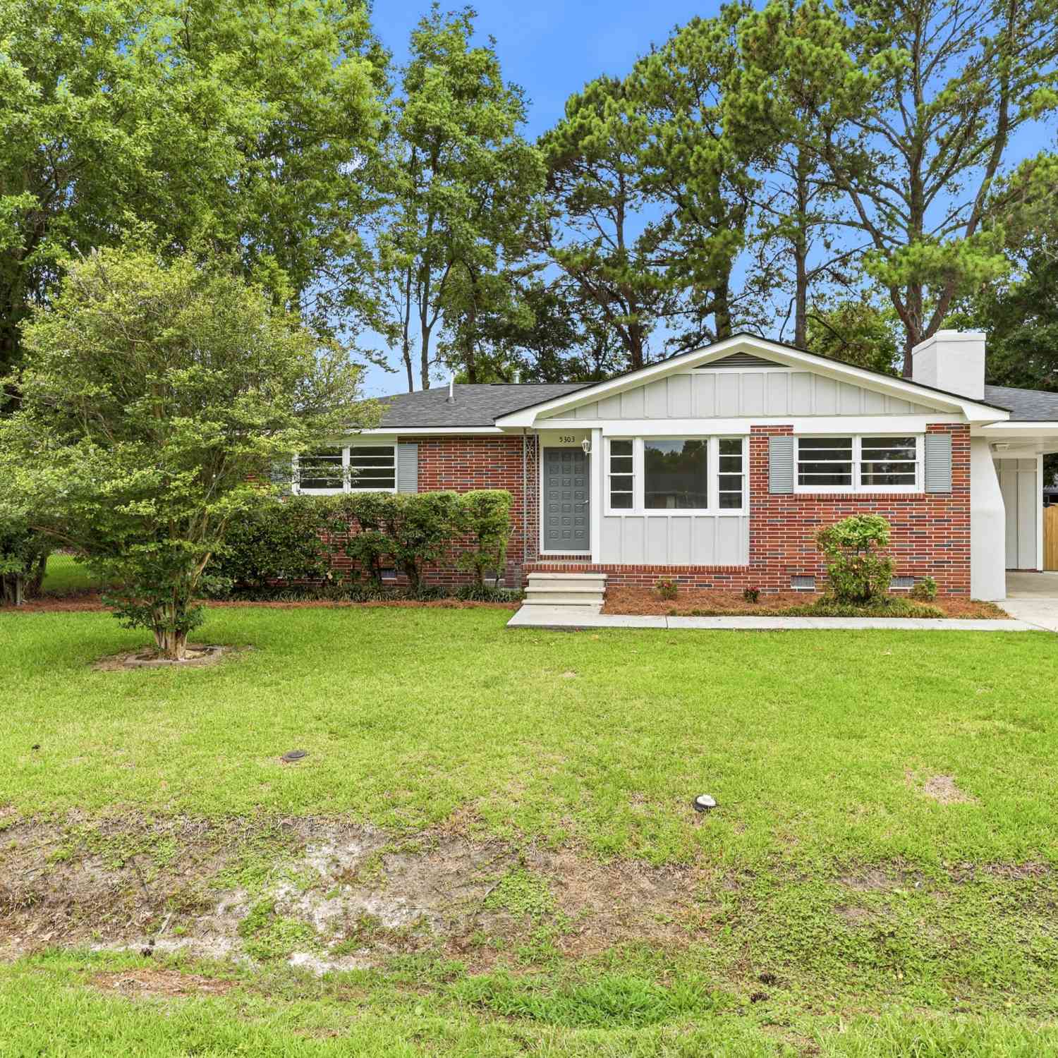 Homes For Sale - 5303 Alvie Street<br/> North Charleston, SC 29418