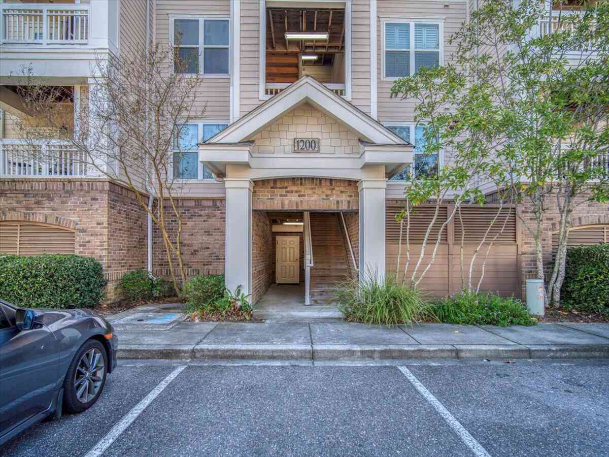 Condo For Sale - 2244 Ashley Crossing Drive #UNIT 1236<br/> Charleston, SC 29414