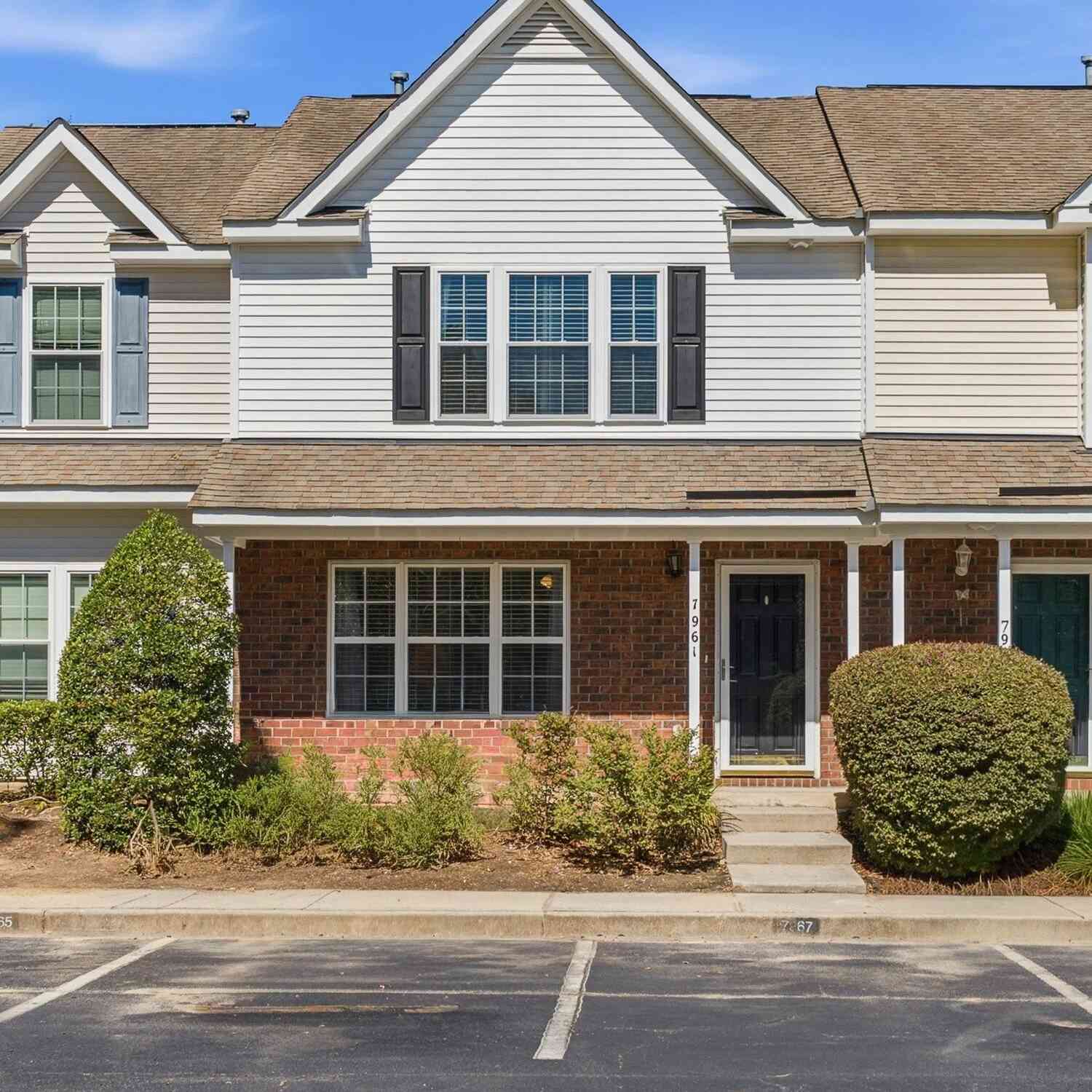 Townhouse For Sale - 7961 Shadow Oak Drive<br/> North Charleston, SC 29406