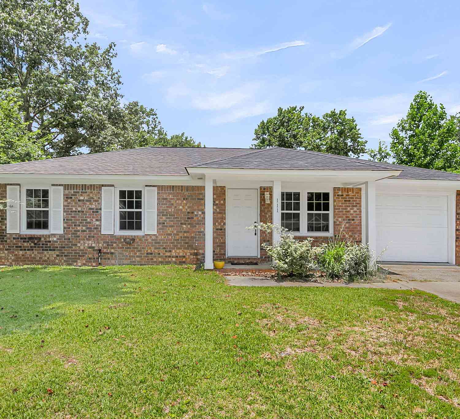 Homes For Sale - 111 Duncan Court<br/> Summerville, SC 29486