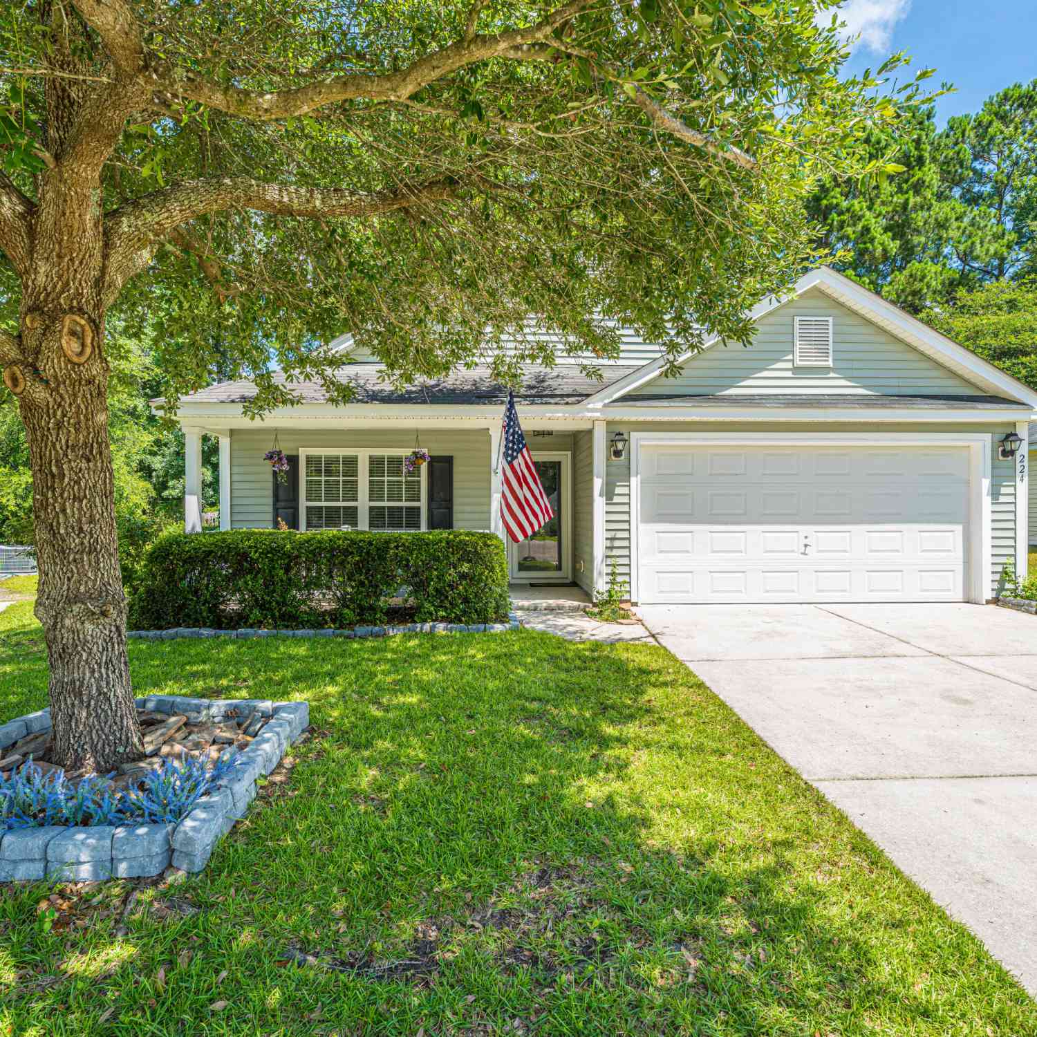Homes For Sale - 224 Myrtle Way<br/> Summerville, SC 29483