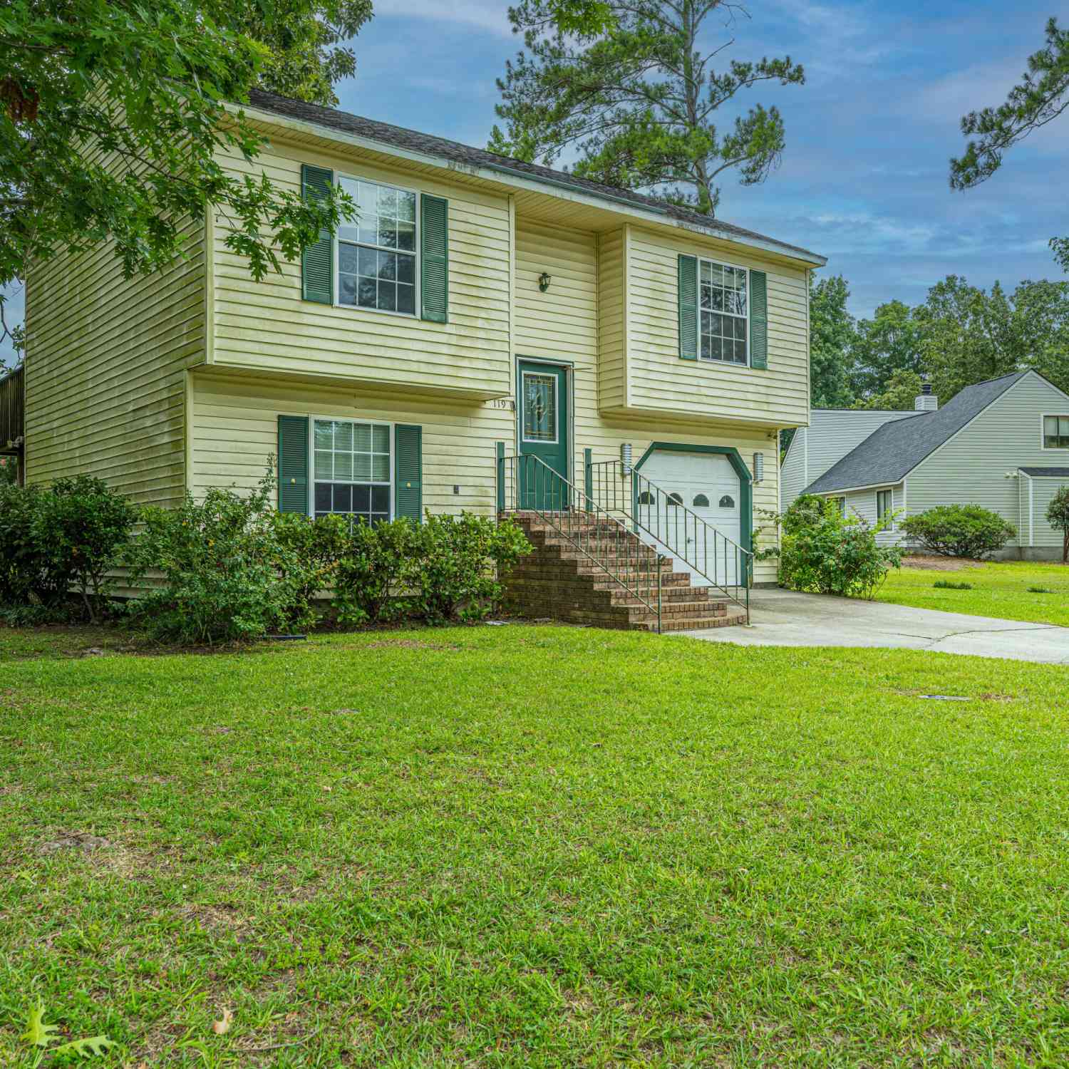 Homes For Sale - 119 Hummingbird Avenue<br/> Ladson, SC 29456