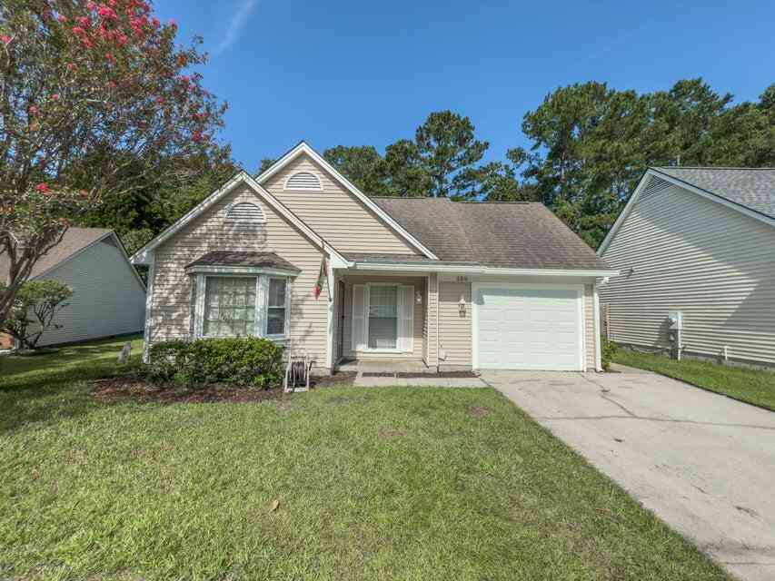 Homes For Sale - 136 Alston Circle<br/> Goose Creek, SC 29445