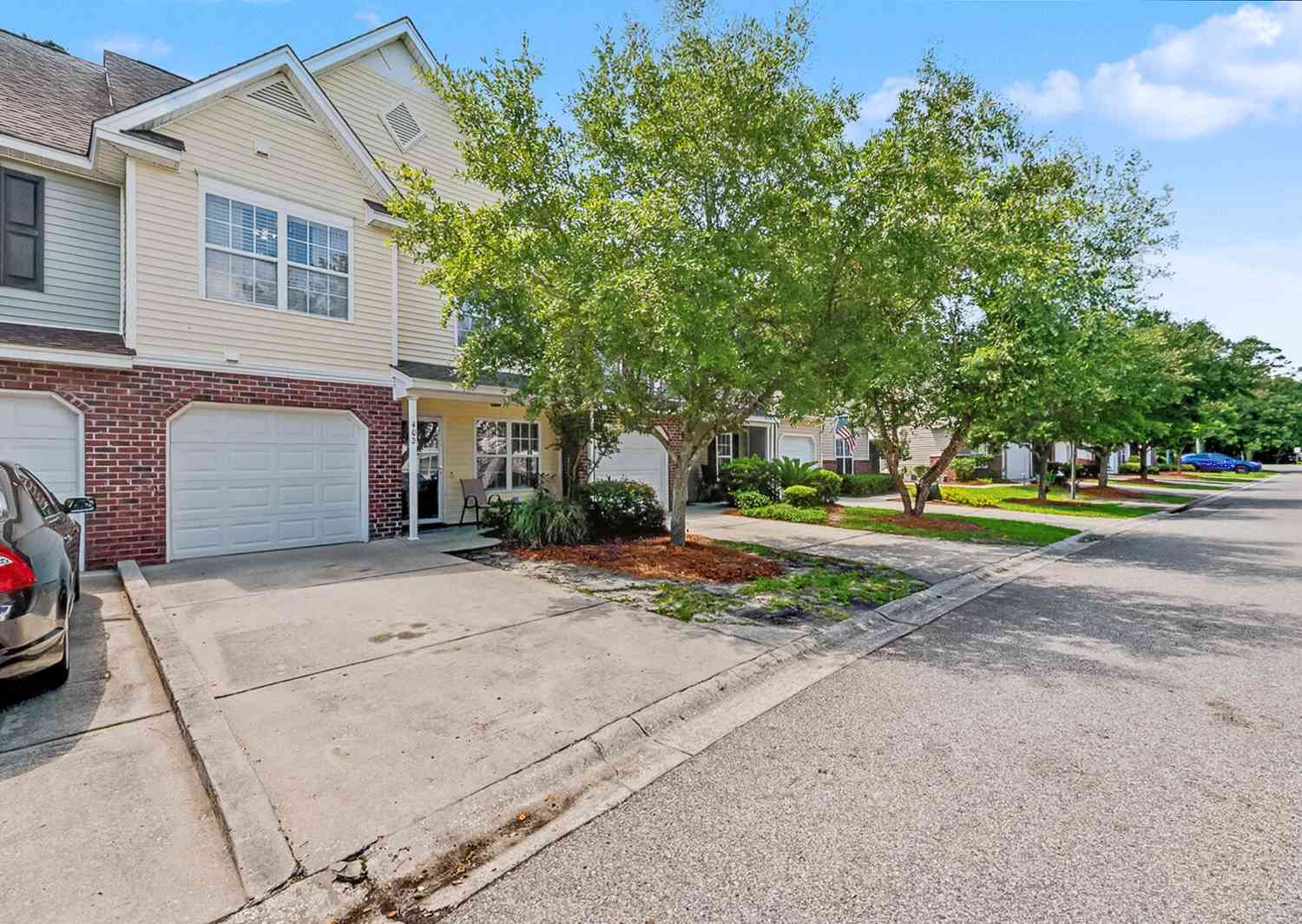 Townhouse For Sale - 402 Poplar Grove Place<br/> Summerville, SC 29483