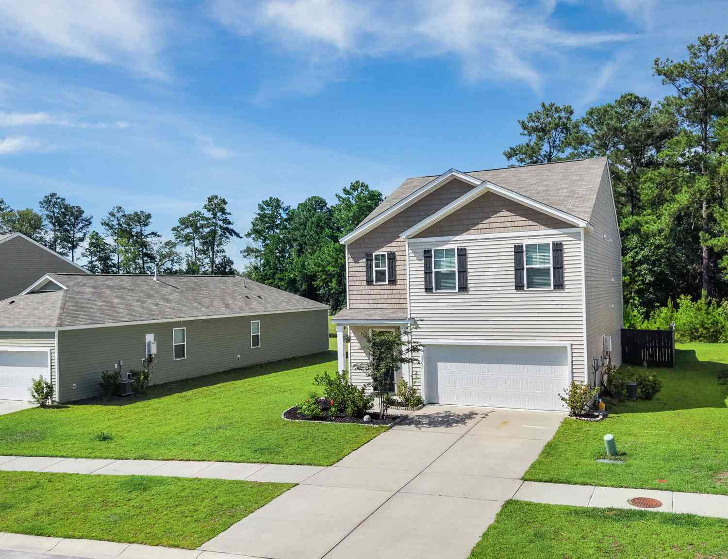 Homes For Sale - 639 Silver Spruce Street<br/> Summerville, SC 29486