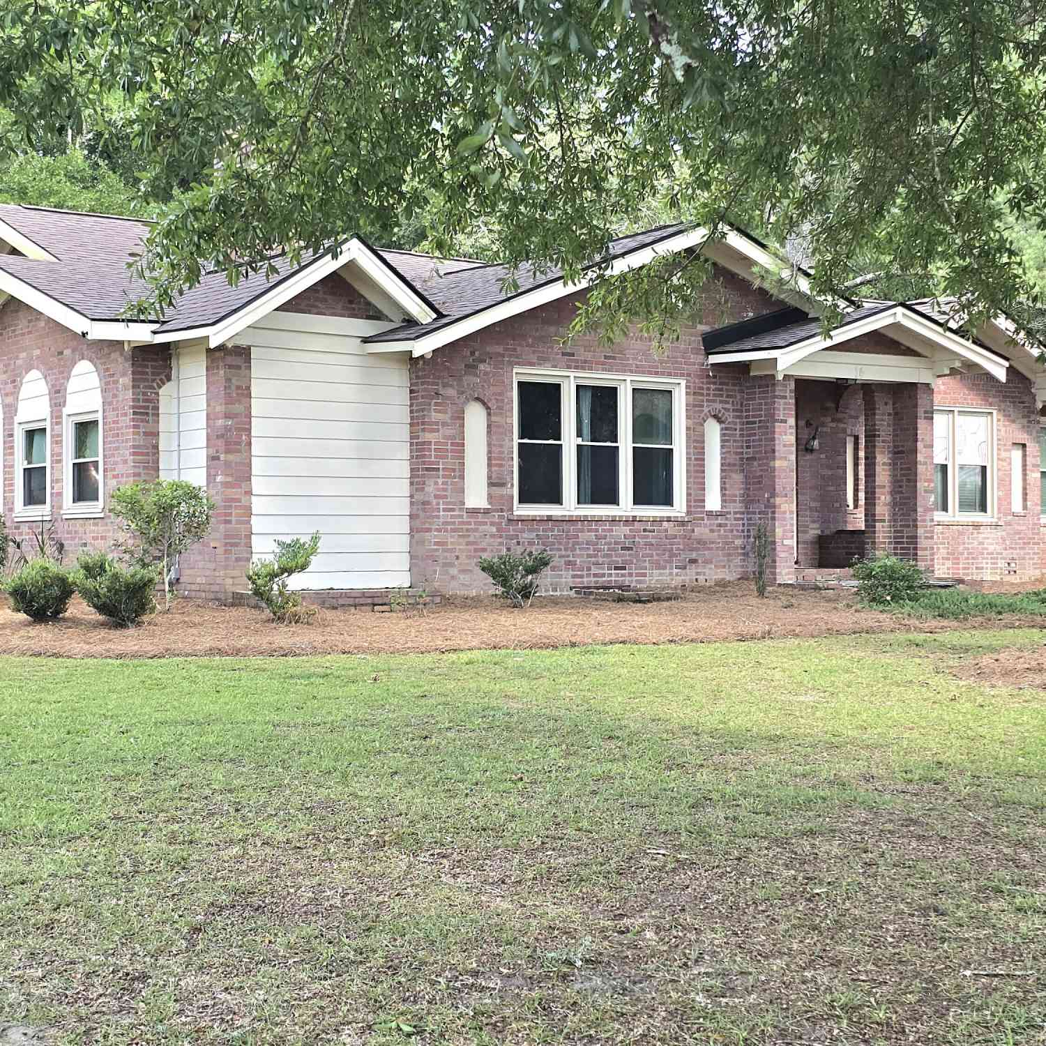 Homes For Sale - 14 N Dukes Street<br/> Summerton, SC 29148