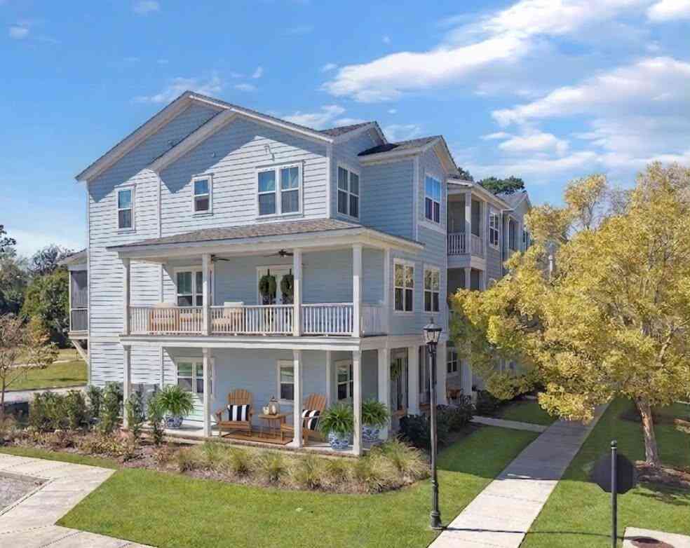 Townhouse For Sale - 139 Sabal Court<br/> Summerville, SC 29483