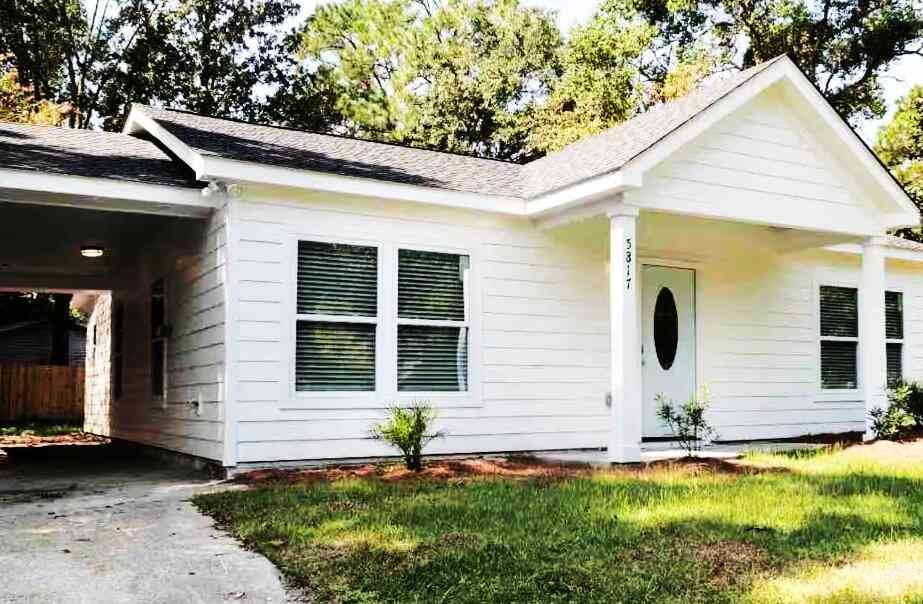 Homes For Sale - 5817 Chaucer Drive<br/> Hanahan, SC 29410