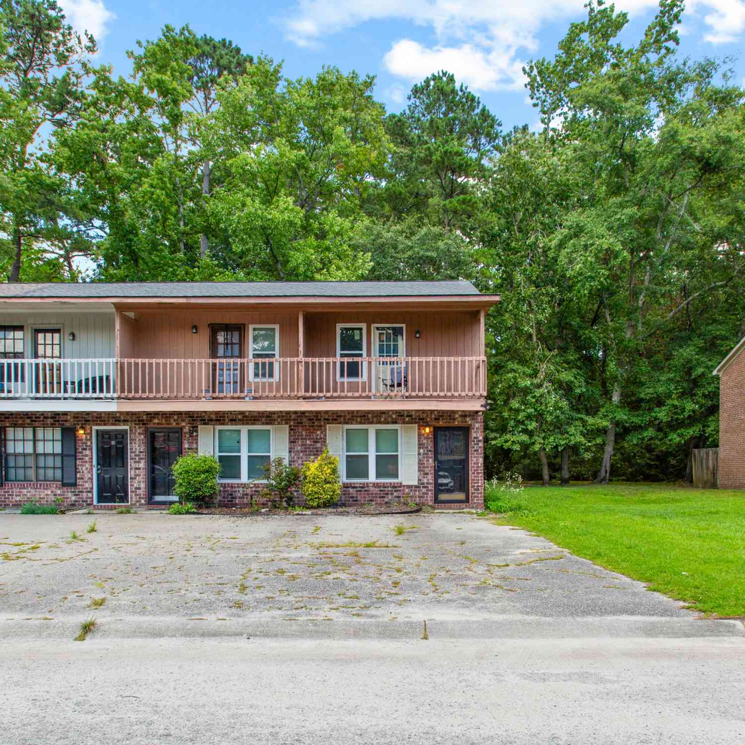 Townhouse For Sale - 100 Kimeran Lane #APT D<br/> Summerville, SC 29485