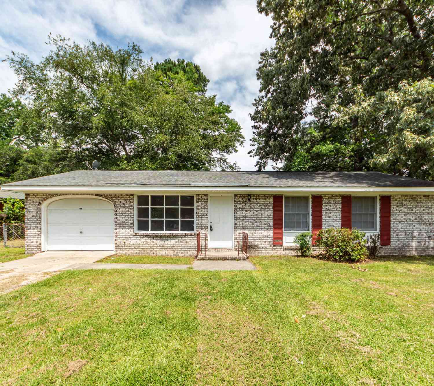 Homes For Rent - 107 Greenhurt Avenue<br/> Dorchester County, Summerville, SC 29485