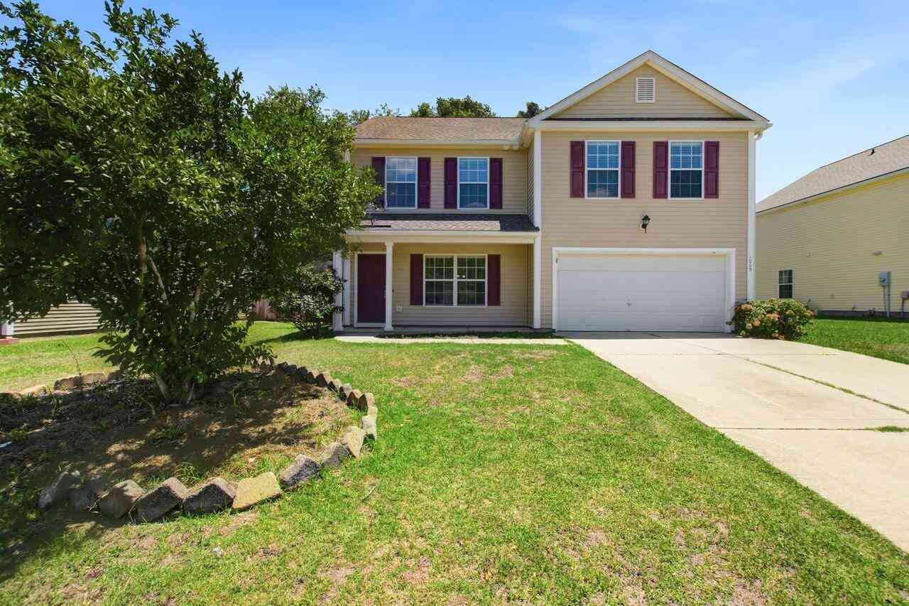 Homes For Sale - 1009 Golden Aspen Drive<br/> Berkeley County, Moncks Corner, SC 29461
