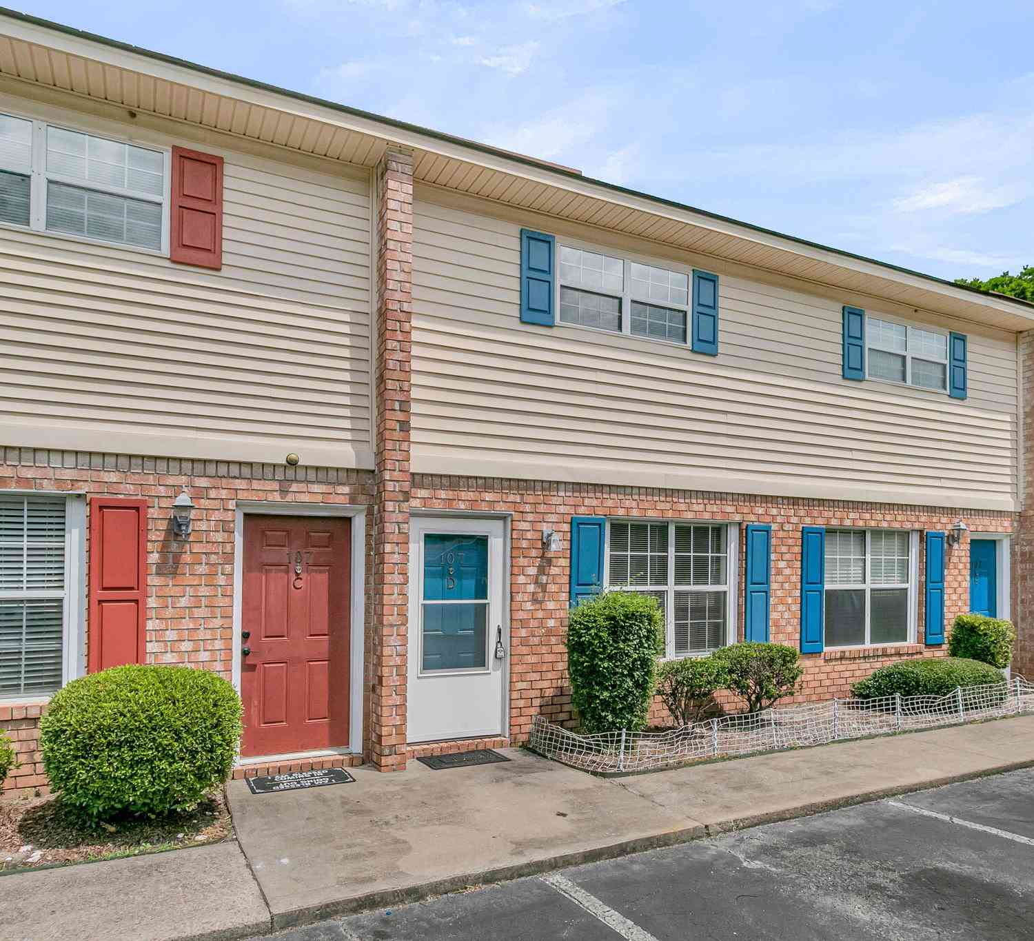 Townhouse For Sale - 107 Hickory Lane #UNIT D<br/> Ladson, SC 29456