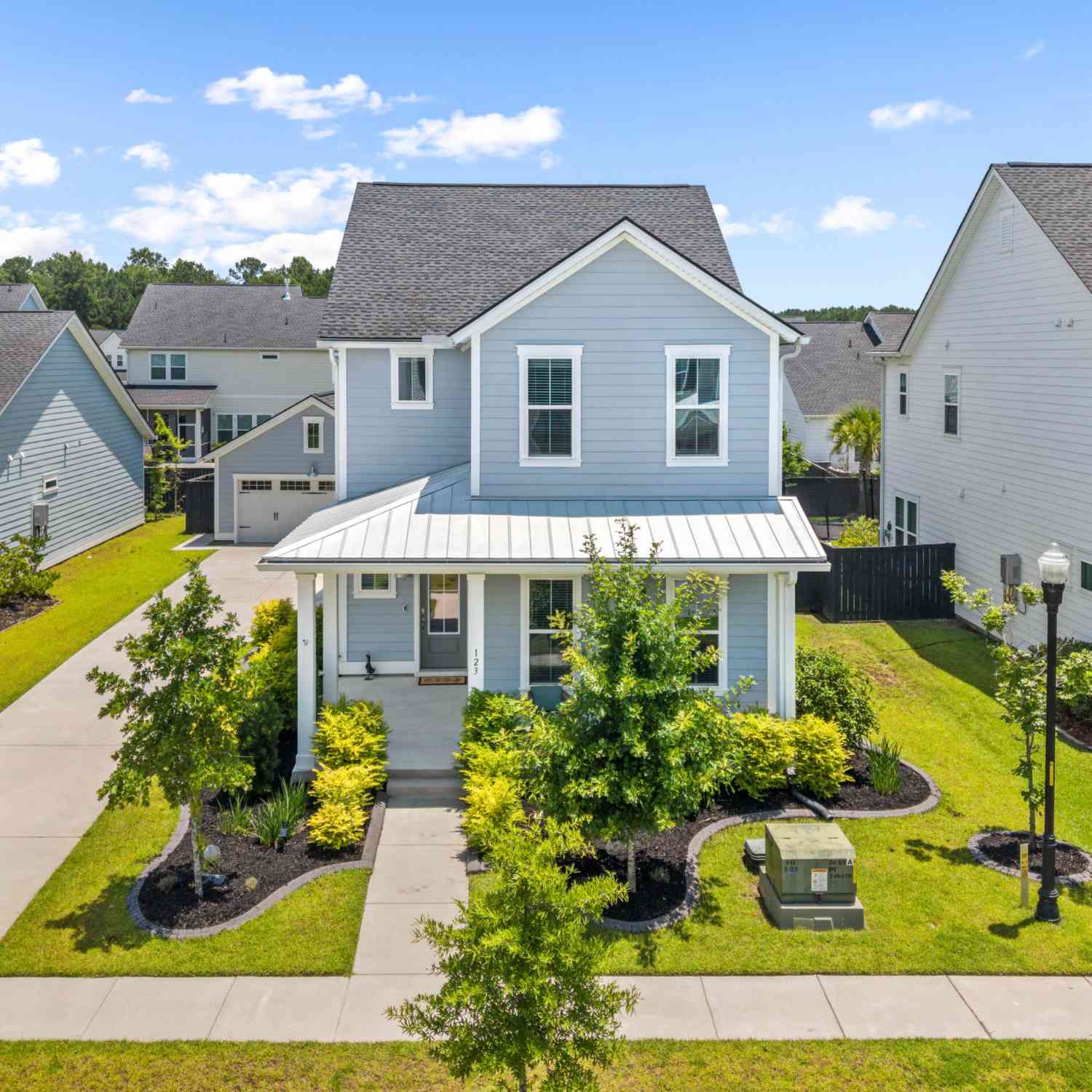 Homes For Sale - 123 Medford Street<br/> Summerville, SC 29486