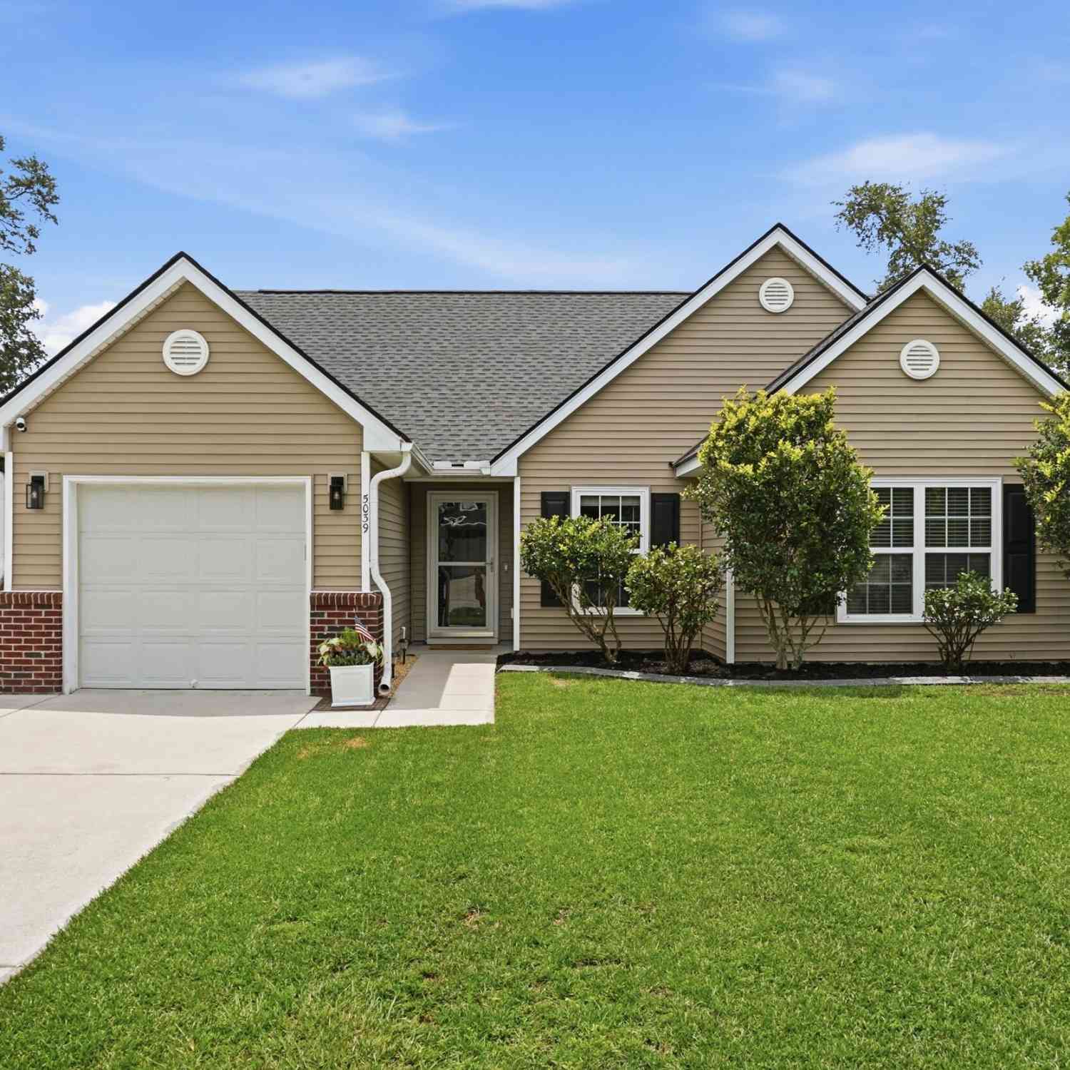 Homes For Sale - 5039 Ballantine Drive<br/> Summerville, SC 29485