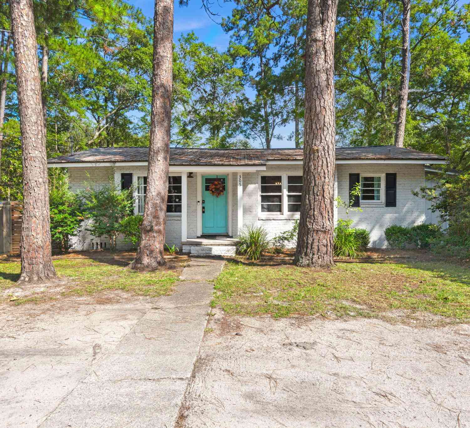 Homes For Sale - 305 Forest Circle<br/> Colleton County, Walterboro, SC 29488