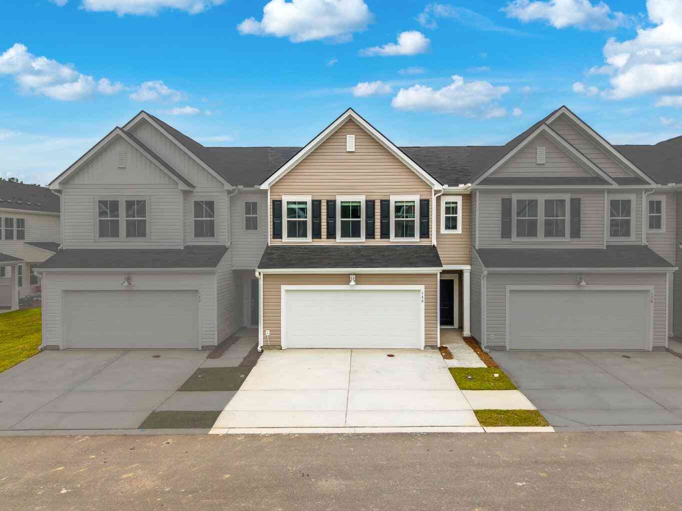 Condo For Sale - 143 Green Thistle Way<br/> Summerville, SC 29483
