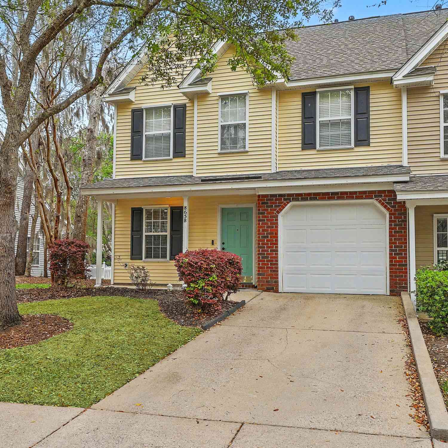 Townhouse For Sale - 8658 Grassy Oak Trail<br/> Dorchester County, North Charleston, SC 29420