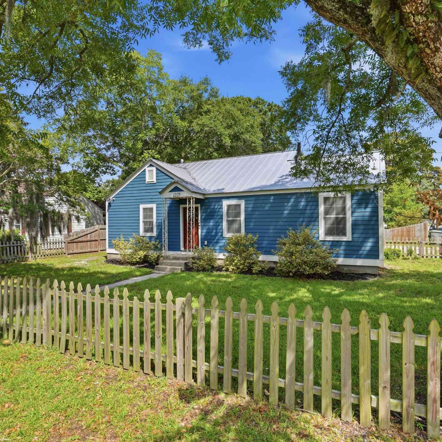 Homes For Sale - 1225 Yeamans Hall Road<br/> Berkeley County, Hanahan, SC 29410