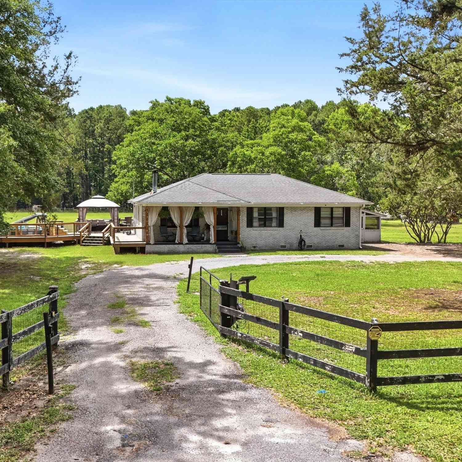 Homes For Sale - 10007 Jacksonboro<br/> Colleton County, Cottageville, SC 29435