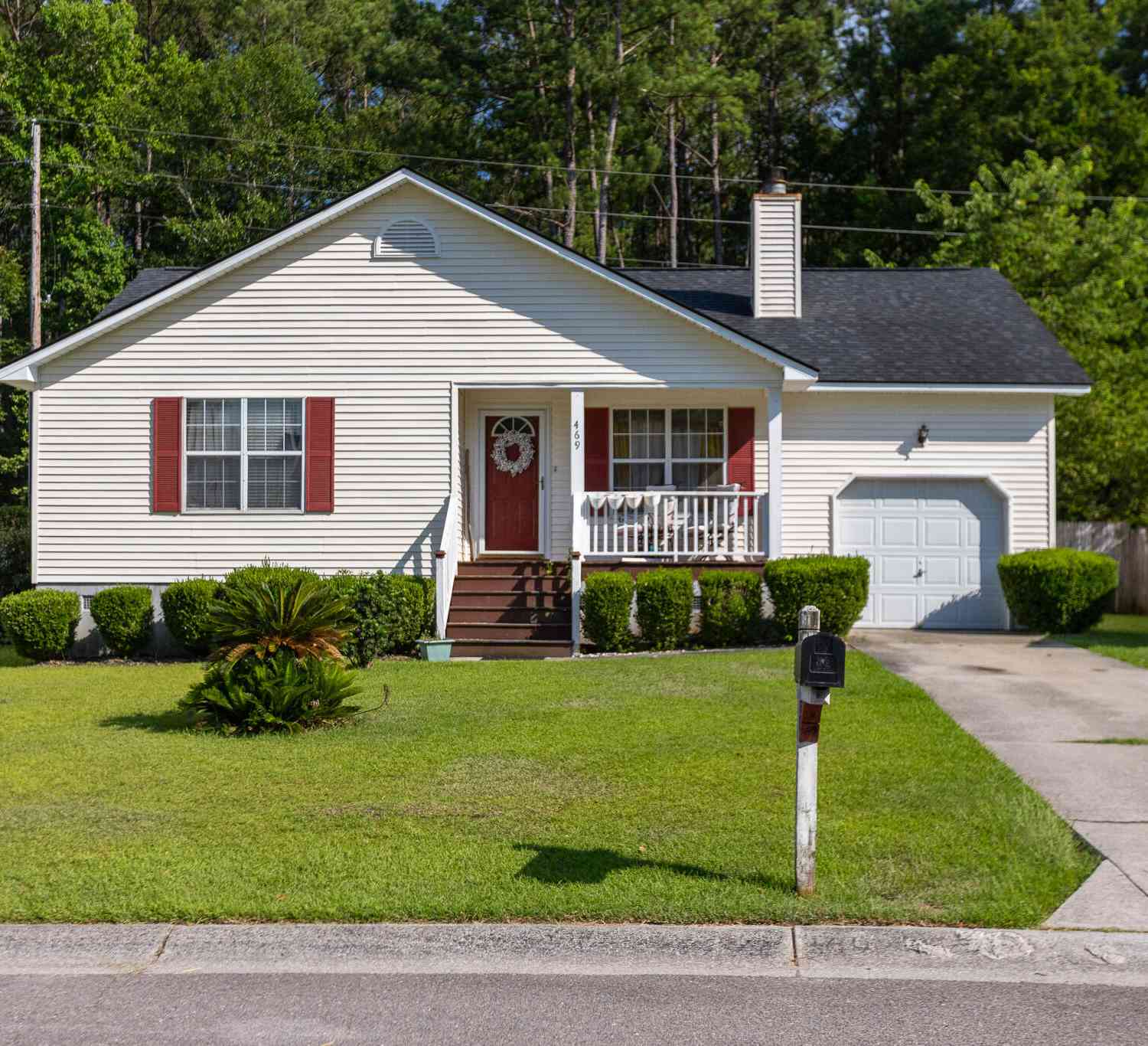 Homes For Sale - 469 Courtland Drive<br/> Berkeley County, Summerville, SC 29486