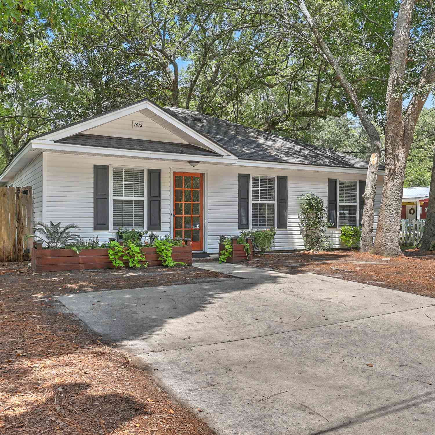 Homes For Sale - 1612 Poinsettia Road<br/> Charleston, SC 29407