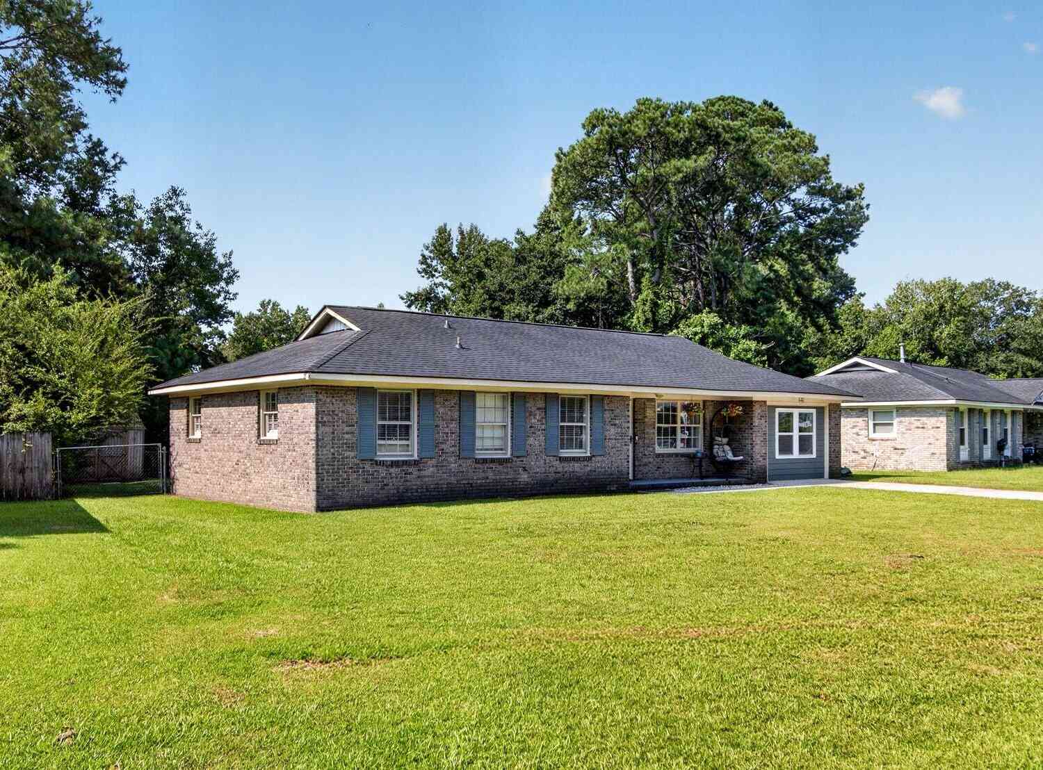 Homes For Sale - 105 Beatrice Lane<br/> Summerville, SC 29485
