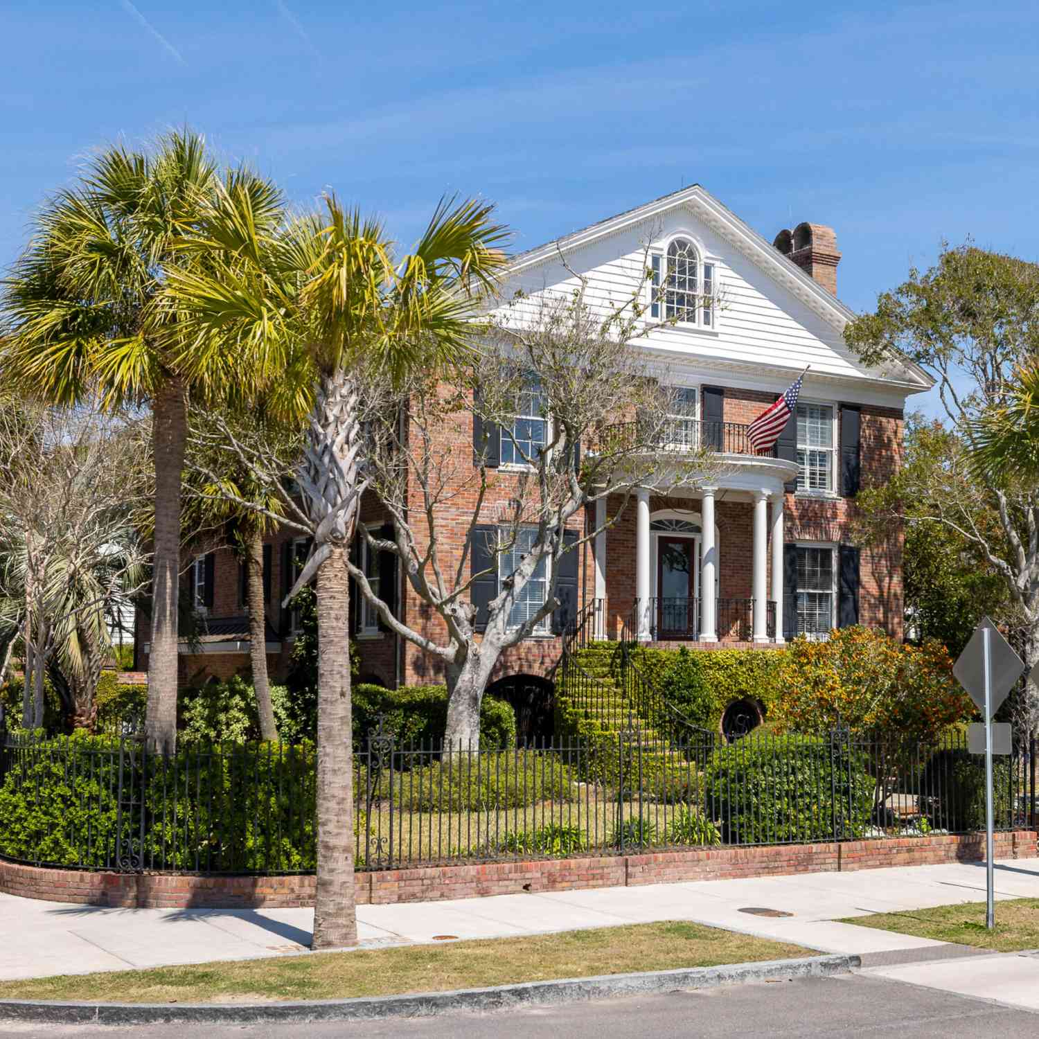 Homes For Sale - 28 Murray Boulevard<br/> Charleston, SC 29401