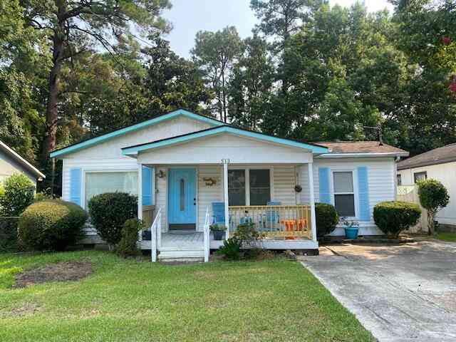 Homes For Sale - 513 E Richardson Avenue<br/> Summerville, SC 29485