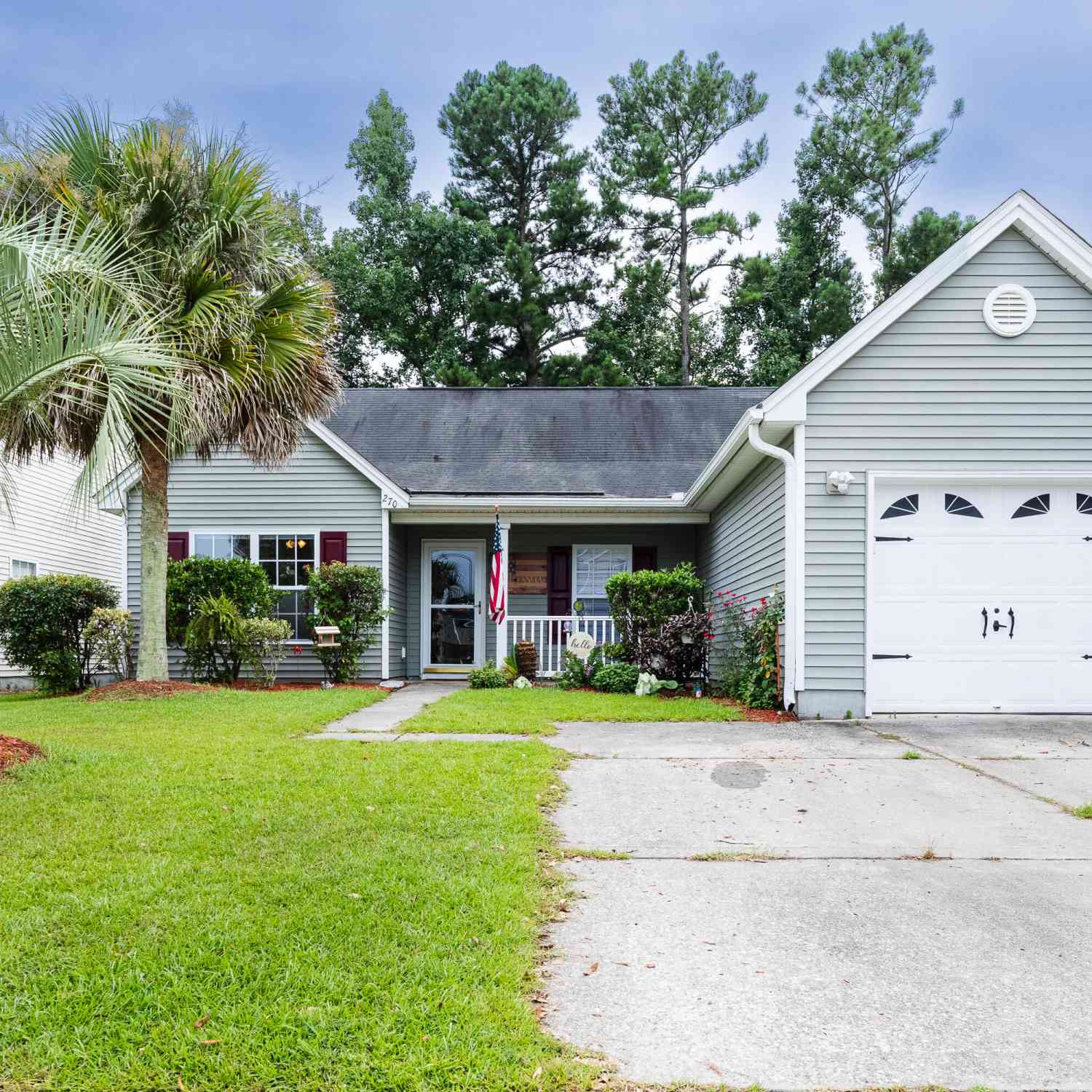 Homes For Sale - 270 Avonshire Drive<br/> Summerville, SC 29483