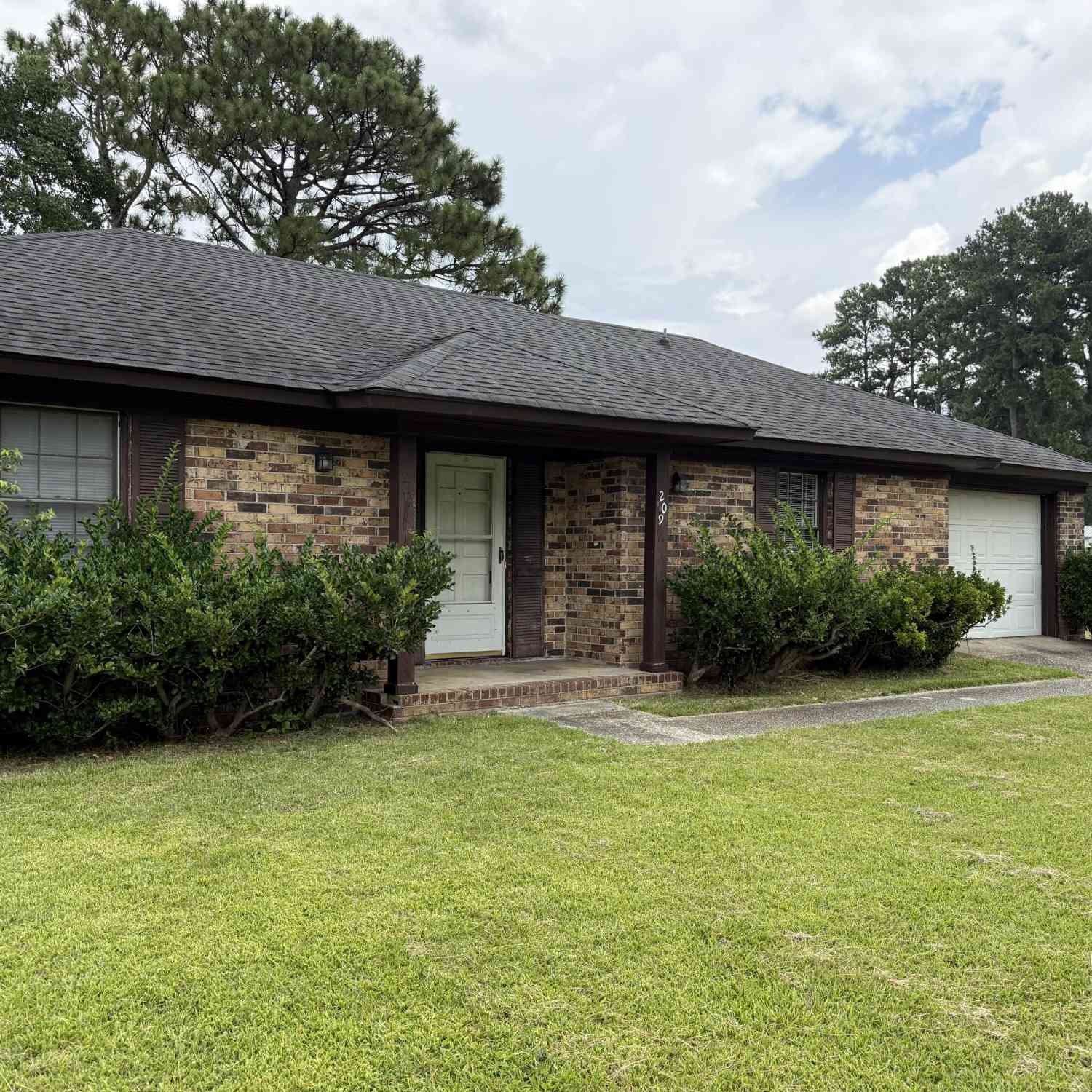 Homes For Rent - 209 Longstreet Street<br/> Summerville, SC 29486