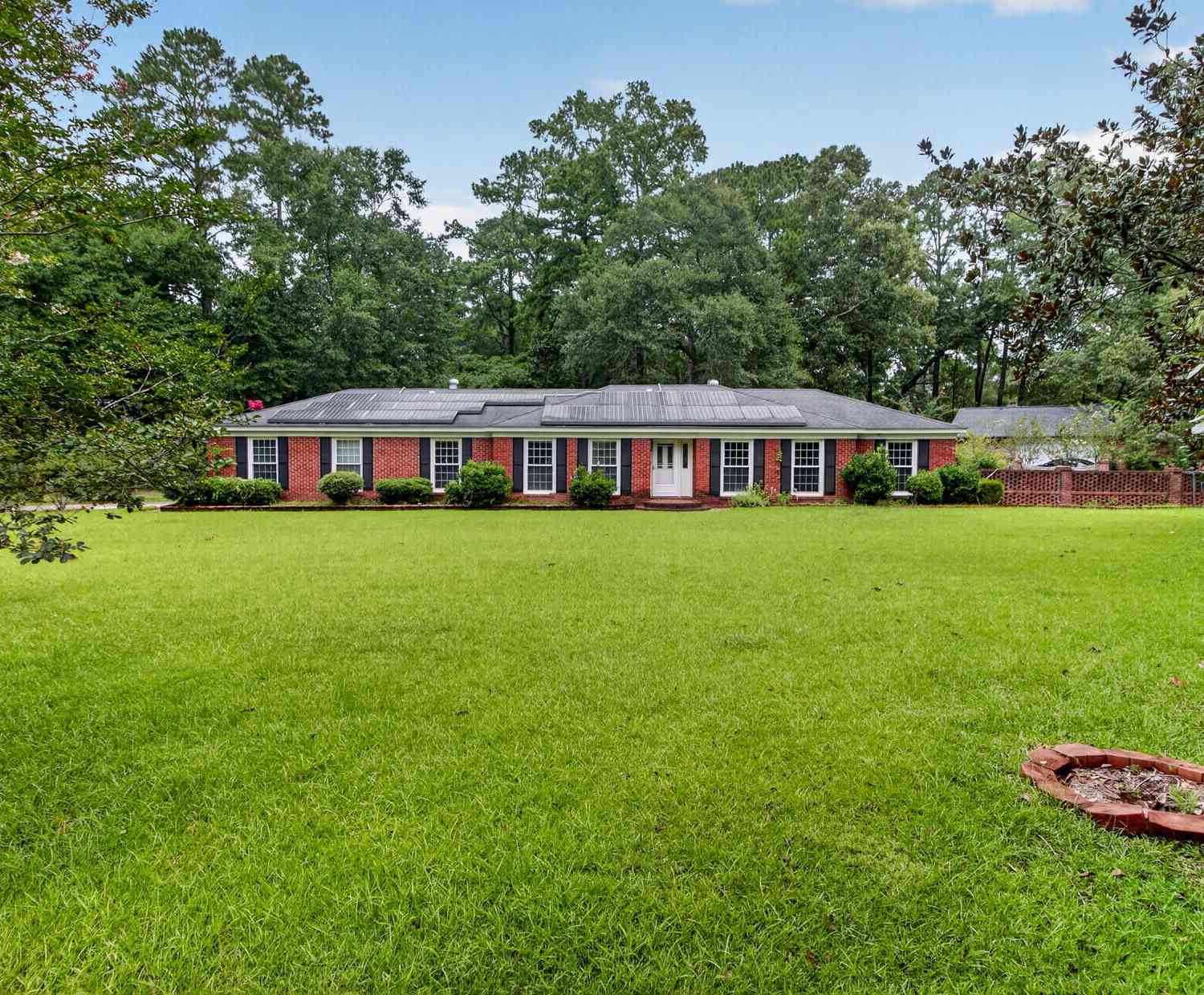 Homes For Sale - 124 Axtell Drive<br/> Summerville, SC 29485