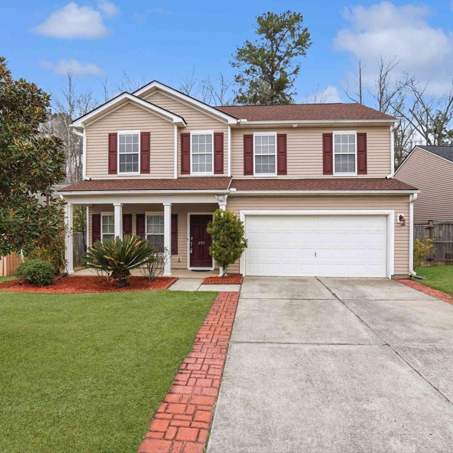 Homes For Sale - 209 Goldfinch Lane<br/> Summerville, SC 29485