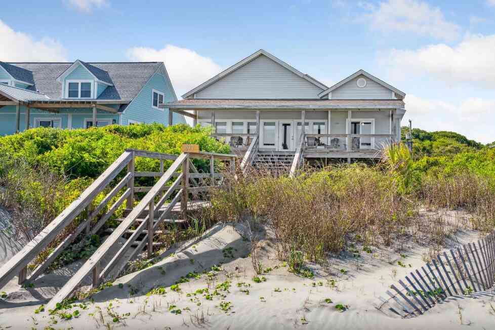 Homes For Sale - 911 E Arctic Avenue<br/> Folly Beach, SC 29439
