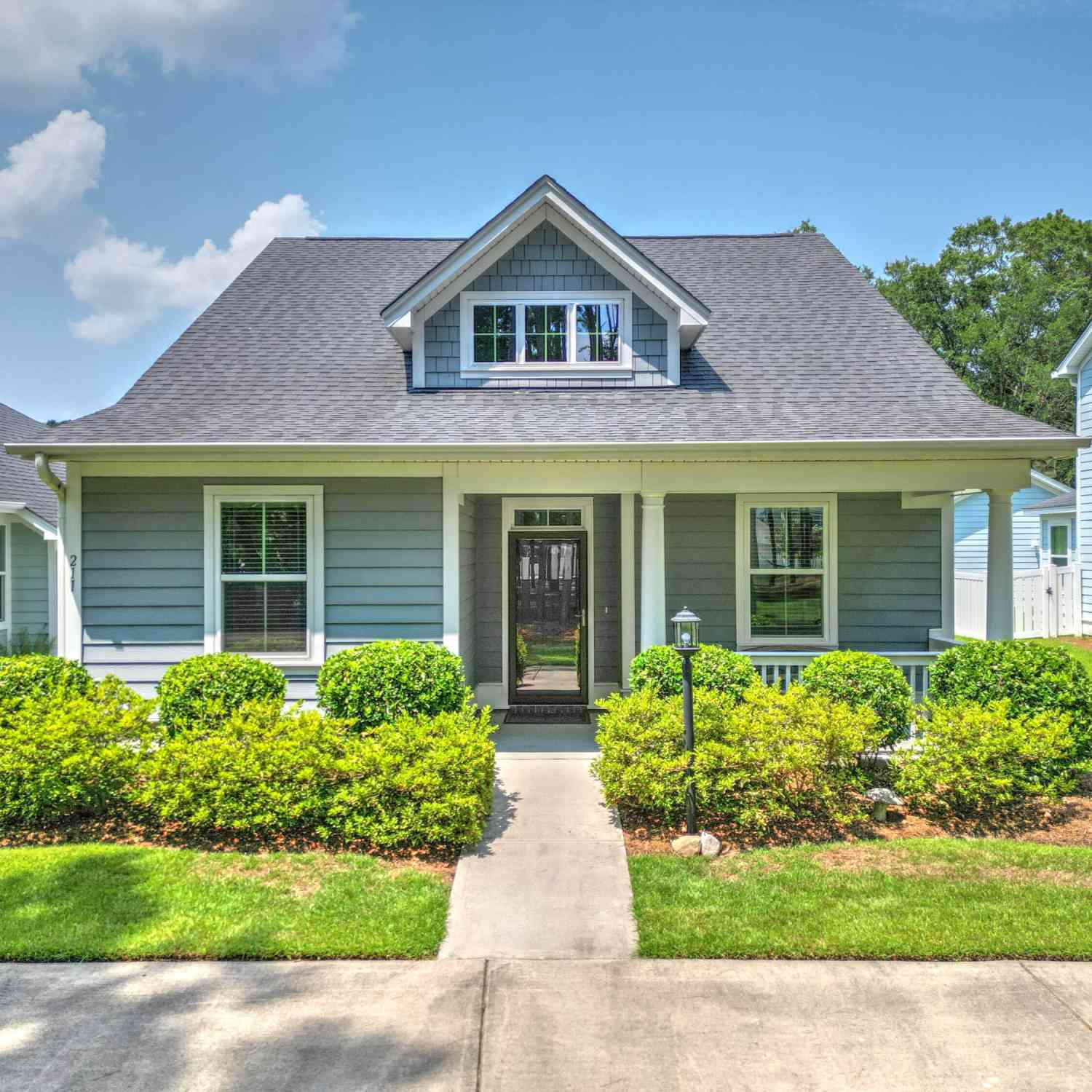 Homes For Sale - 211 Blue Bonnet Street<br/> Summerville, SC 29483